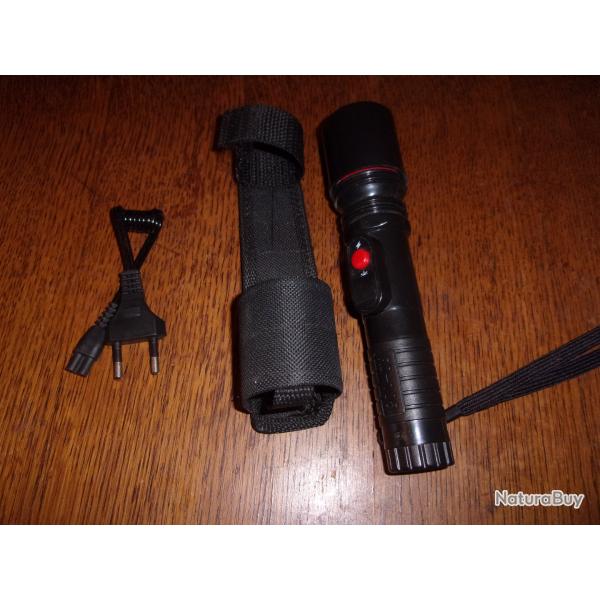 Lampe torche illumination forte  effet paralysant
