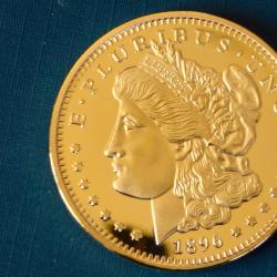 MAGNIFIQUE MONNAIE VINTAGE DE REPRODUCTION: ( COPY DE LA LIBERTY USA DE 1896 -- 999 FINE GOLD ( OR )