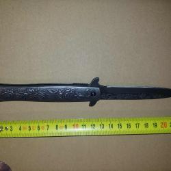 Couteau Stiletto à Ouverture Assistée - Motifs Floraux en Relief