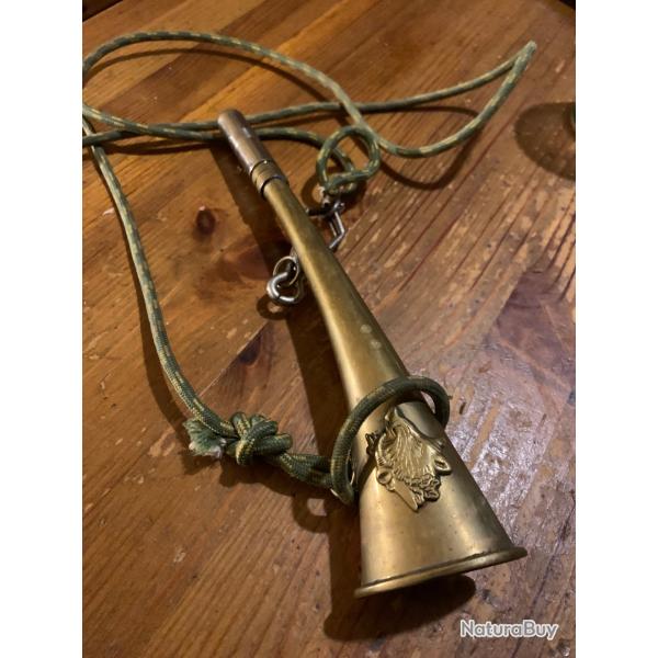 belle corne de chasse motif cusson tte de sanglier