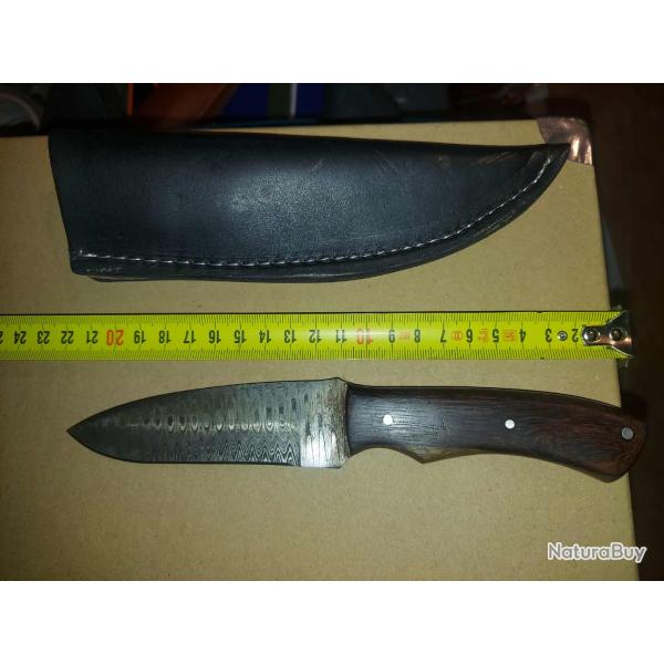 Skinner Couteau de Chasse Damas Lame 256 Couches Manche Bois de Rose Fabric Artisanale Etui Cuir