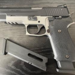 SIG P220 CALIBRE 22LR BI COLOR - 2 CHARGEURS ET SA BOITE