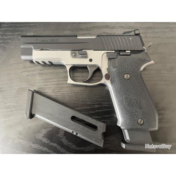 SIG P220 CALIBRE 22LR BI COLOR - 2 CHARGEURS ET SA BOITE