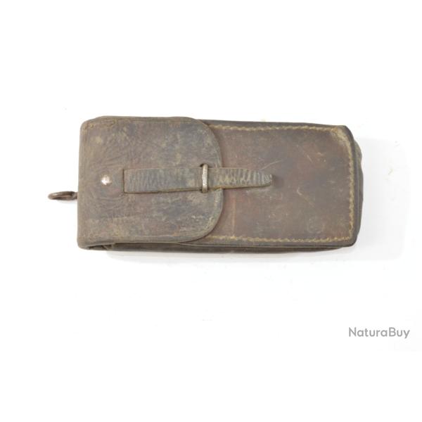 Pochette pour ncessaire d'arme MAT49 cuir fauve, annes 1950. Indochine