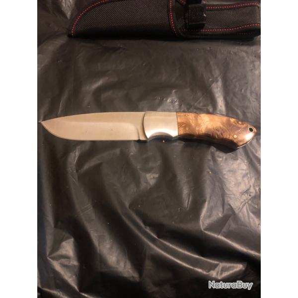 Poignard marque non communiqu