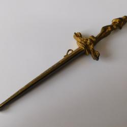 DAGUE DE VERTU POUR PROSTITU&Eacute;ES DITE "PIQUE COUILLES" XIX&deg; ?