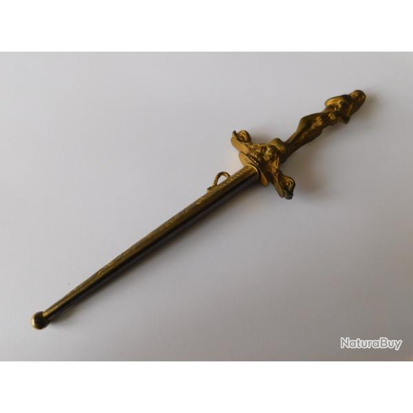 DAGUE DE VERTU POUR PROSTITU�ES DITE "PIQUE COUILLES" XIX� ?