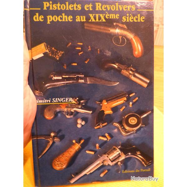 LIVRE SUR LES ARMES COMME NEUF - INTERIEUR MONTRANT D'INNOMBRABLES VUES DE PETITES ARMES DE POINGS