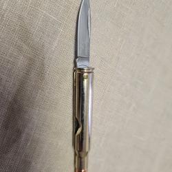 Balle avec un couteau dedans