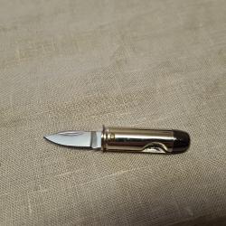 Petite Balle avec un couteau dedans