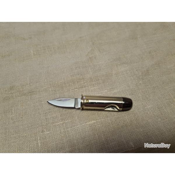 Petite Balle avec un couteau dedans