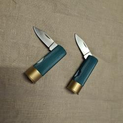 2 balles de chasse avec un couteau dedans