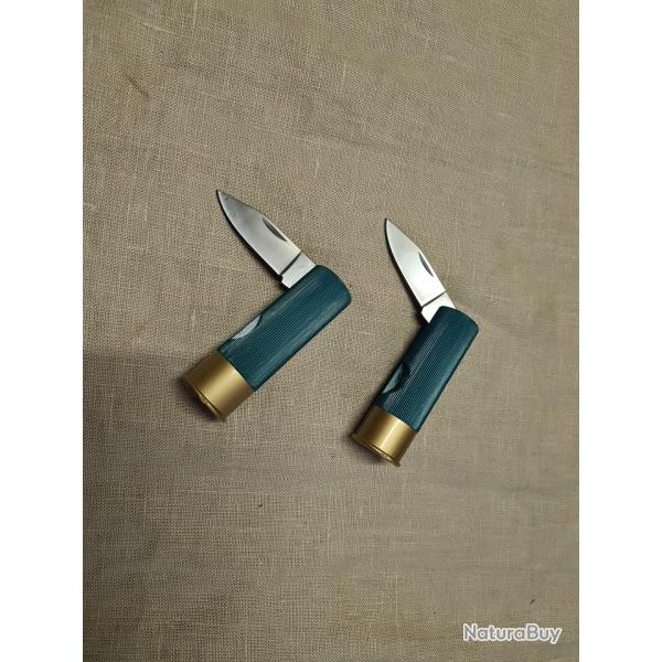 2 balles de chasse avec un couteau dedans