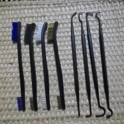 Lot de brosses et crochets 1