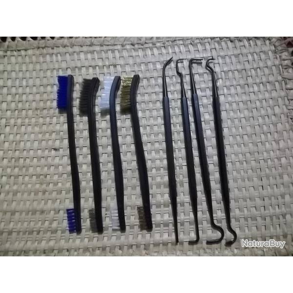 Lot de brosses et crochets 1