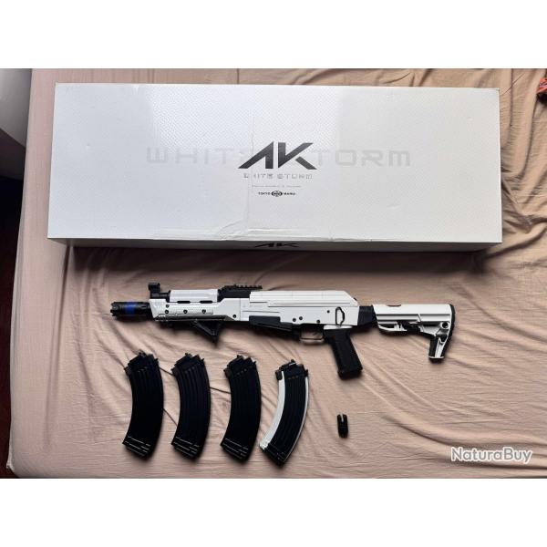 Tokyo Marui AK White Storm + 3 chargeurs tokyo marui
