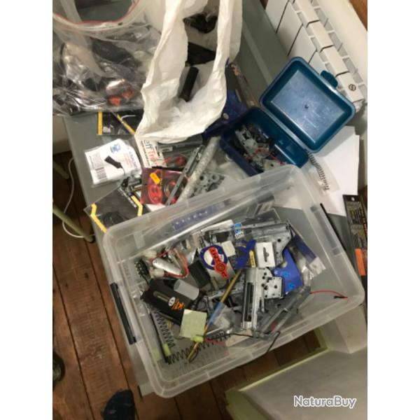 Gros lot pi�ces internes aeg + batterie � v�rifier