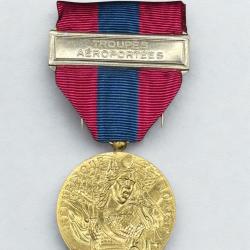 (18.033) Médaille de la Défense Nationale - Bronze - Agrafe Troupes Aéroportées
