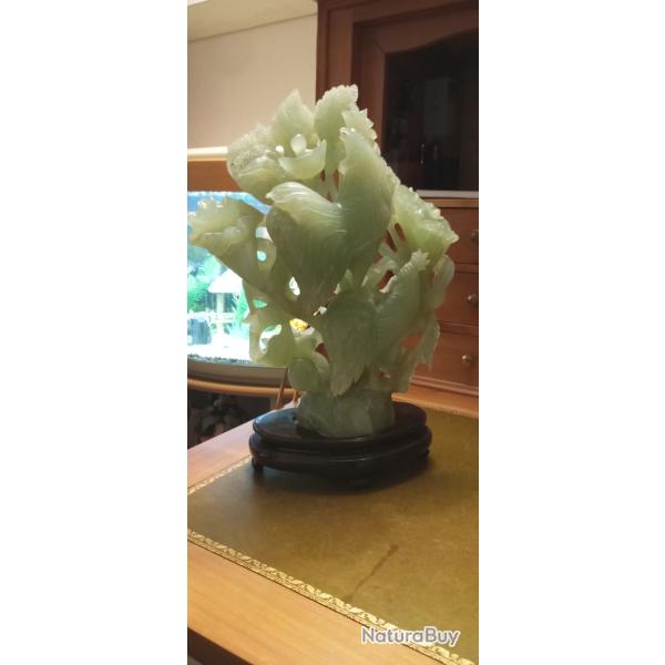 Tr�s imposant groupe en jad�ite repr�sentant des coqs