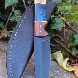 Couteau Skinner Lame Drop Point Acier Carbone 1055 Black Manche Bois/R&eacute;sine Etui Cuir Fab ArtisanatA