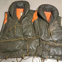 Lot de 2 gilets de sauvetage militaires de l'arm&eacute;e fran&ccedil;aise - ann&eacute;es 70
