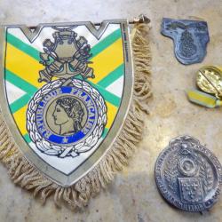 lot sur le th&egrave;me m&eacute;daille militaire 1870 fanion, taste vin, comm&eacute;morative 1952 tampon