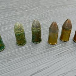 Lot de 7 munitions d'époque pour revolver modèle 1873 (calibre 11 mm)