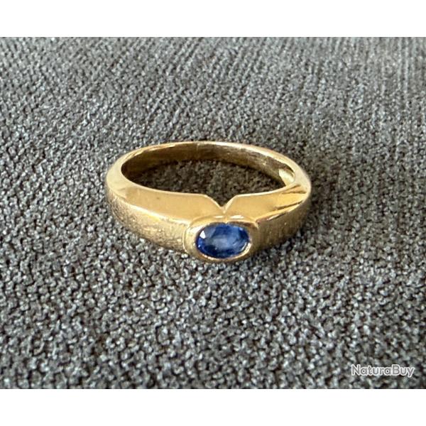Tr�s jolie bague en or massif 18 carats - saphir bleu - taille 56