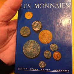 SUPER PETIT ATLAS PAYOT COMME NEUF- 112 PAGES AVEC VUES DES MONNAIES +TEXTES DETAILLEES - COMPACTE -