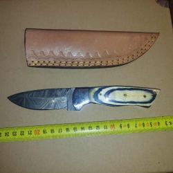 Skinner Couteau de Chasse Damas Lame Drop Point 256 Couches Manche Plage Fabric Artisanat Etui Cuir