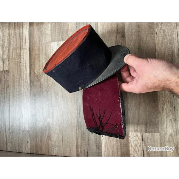 Kepi legion �trang�re et ancien fez.