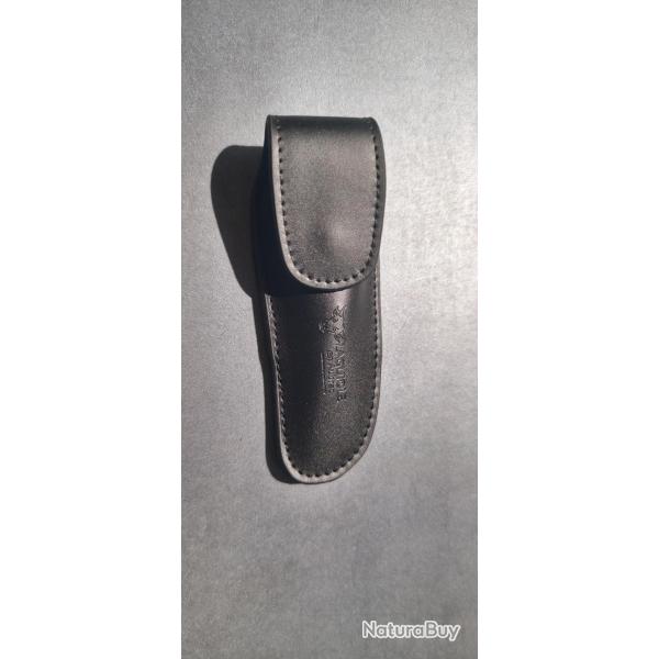 Laguiole en Aubrac �tui cuir noir maya ECMN