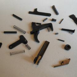 ENSEMBLE DETENTE ET AUTRE PIECES DU MECANISME POUR CARABINE ERMA EM1