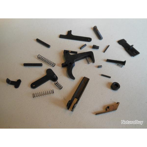 ENSEMBLE DETENTE ET AUTRE PIECES DU MECANISME POUR CARABINE ERMA EM1