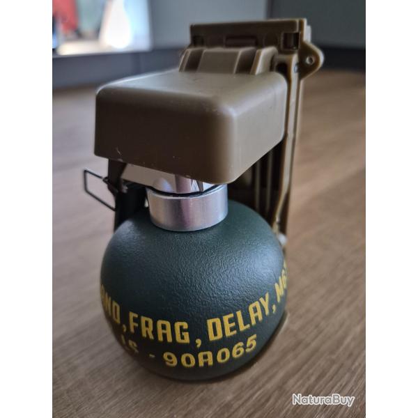 Grenade factice M67 avec socle molle