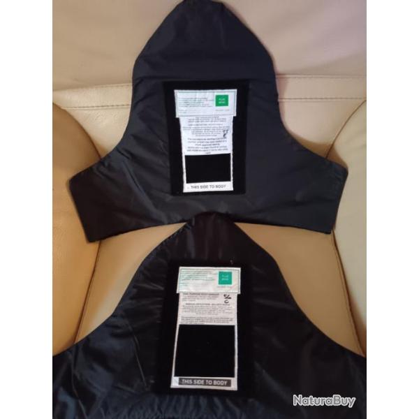 Ench�re A lot de 2 plaques balistiques contre les armes de poings et les lames 63/374et 54/41