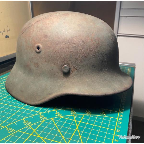 Casque allemand mod�le 40. Peinture textur�e Dans son jus