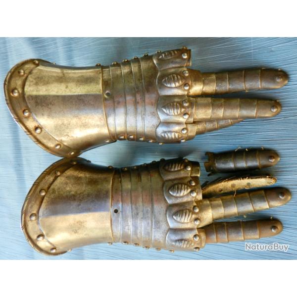 Authentique paire de gantelets d'armure, �poque m�di�vale.