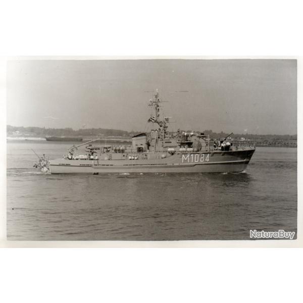 CPA - Marine de Guerre -GERMAN N.S.FLENSBURG  MINEHUNTER " LINDAU "  CLASS- N�4481