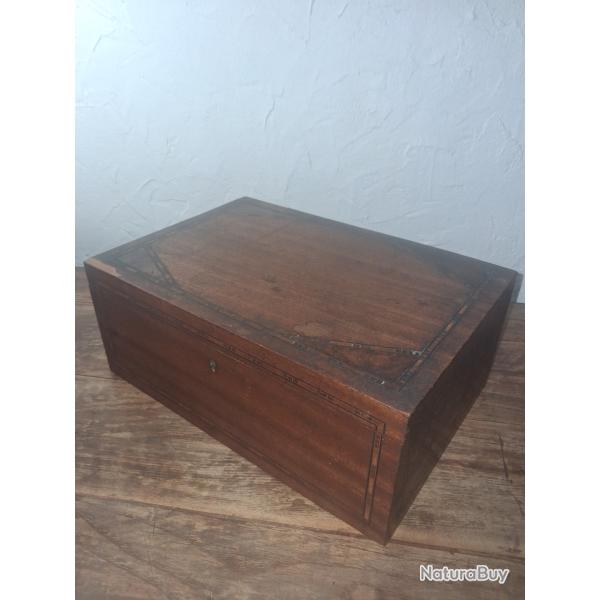 Coffret bo�te ancienne  pour r�volver  ou pistolet  Colt  duel smith  lefaucheux  az2