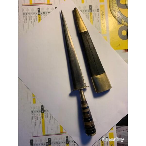 stylet corse ,manche stri�s et laiton , 29 cm