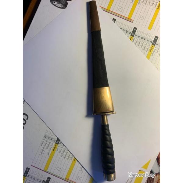 stylet corse , manche torsad� en corne noire  ,longueur 28 cm