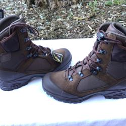 CHAUSSURES NEUVE GORE TEX HAIX TAILLE 43