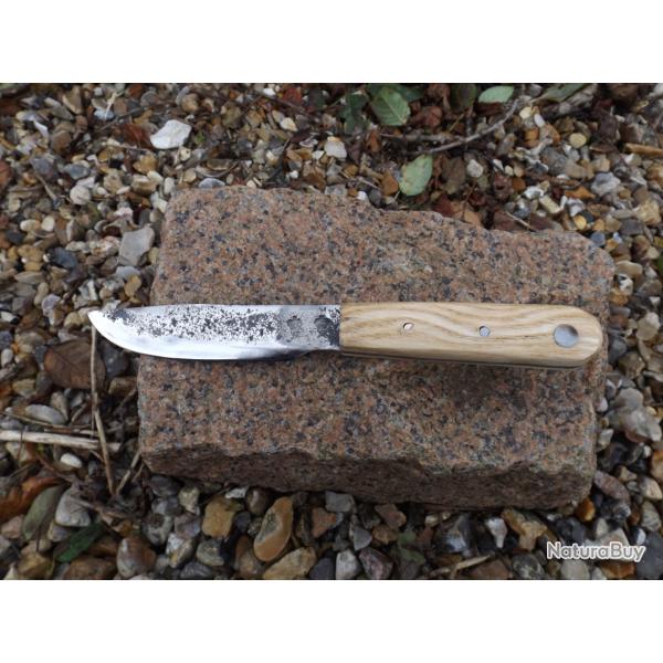 COUTEAU ARTISANAL FORG� QUI NE VAUT PAS UN CLOU....