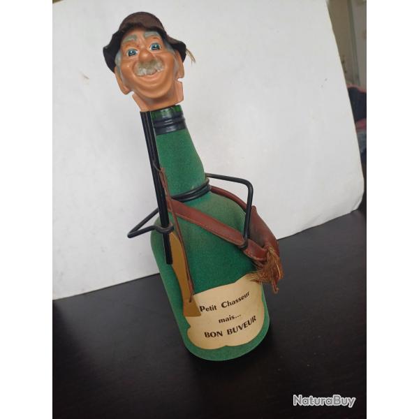 Ancienne bouteille vide " petit chasseur mais...Bon buveur"