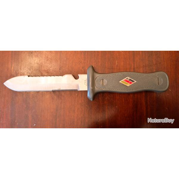 Couteau FES (Ferdinand Everts Sohn) Solingen, lame de 13 cm. Longueur totale 25cm. Pas de etui.