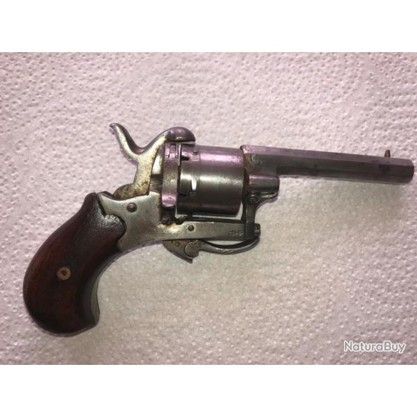 Revolver � broche