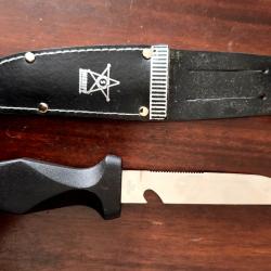 Couteau FES (Ferdinand Everts Sohn) Solingen, lame de 10 cm. Longueur totale 22,5cm. Avec etui.