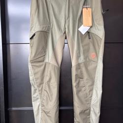 pantalon UNIVERS vert etanche taille 58, a vendre aux encheres destockage chasse