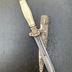 ANCIEN ET BEAU STYLET DE STYLE BAROQUE AVEC UNE LAME DE FORME PEU COURANTE POUR COLLECTION COUTEAU